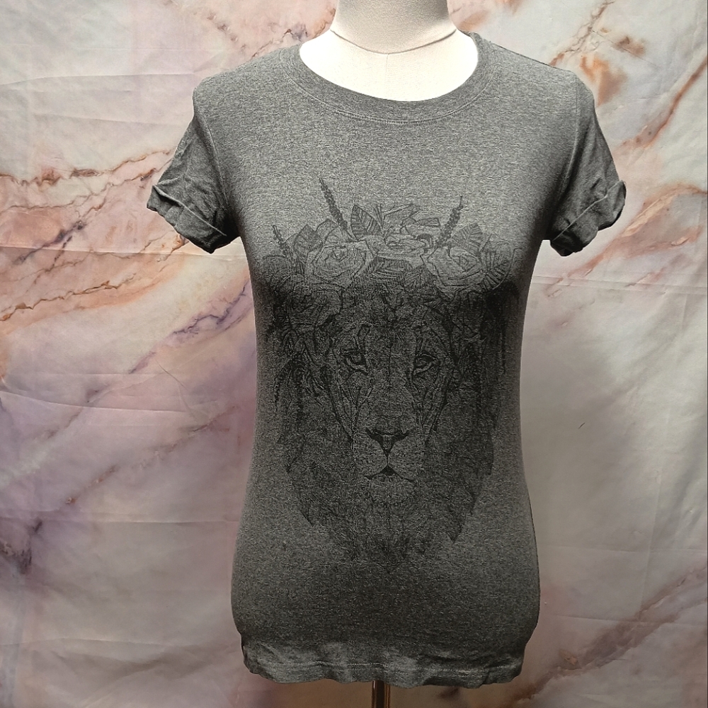 Zveru Darzs Floral Lion Graphic Tee
